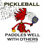 Pickleballは他とよく漕ぎます 写真彫刻オーナメント<br><div class="desc">PICKLEBALLは他とよく漕ぎます。 男性Pickleballのワイシャツ。 女性のPickleballのワイシャツ。 Pickleballプレーヤーのためのギフトの最も最高のな選択。 これらの明るく多彩でユニークなピクルスの球のデザインは有名に作り、あなたのステップのクールな春を加えるかもしれません! おもしろTシャツ、コップ、エプロン、mousepads、ポスターおよび多く! かいおよび球と遊ぶそれらのためのユニークで多彩なおもしろいの事。 いろいろスタイルおよび色の高品質なワイシャツ。 カスタマイズ可能なオーガニック、100%年の綿余りに! あなた自身のPickleballクラブワイシャツを作り、おもしろいのスタイルのあなたのチームを祝って下さい。 大事な行事のための完全なギフト!</div>