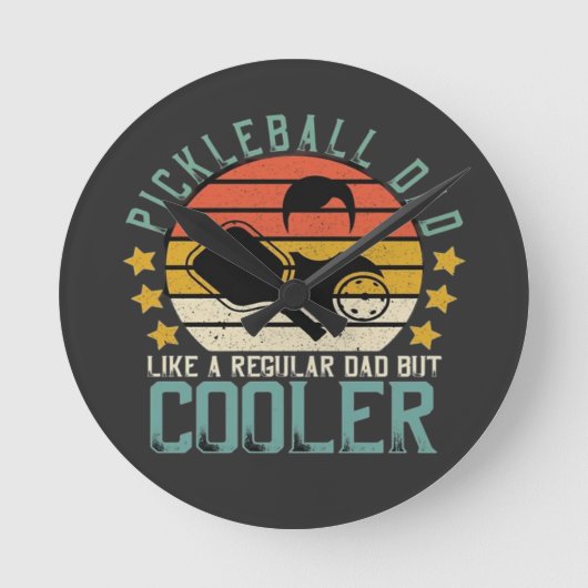 Pickleball Dad Like A Regular Dad But Cooler ラウンド壁時計 (正面)