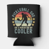 Pickleball Dad Like a Regular Dad But Cooler 缶クーラー (裏面)