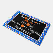 Pickleball Entryway Knock Knock Joke Blue Orange ドアマット (アングル)