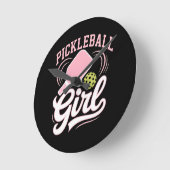 Pickleball Girl Player ラウンド壁時計 (傾斜)