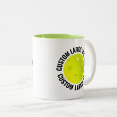 Pickleball & Large Textライムグリーン 11oz カスタム ツートーンマグカップ (正面右)