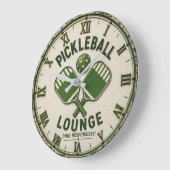 Pickleball Lounge Vintage Pickleball Rustic Paddle ラージ壁時計 (傾斜)