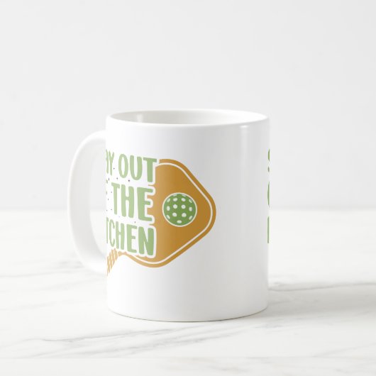 Pickleball Passion:キッチンから出おもしろいる コーヒーマグカップ (正面左)