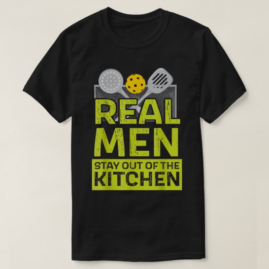 Pickleball Real Men Stay Out Of The Kitchen Pickle Tシャツ (デザイン正面)
