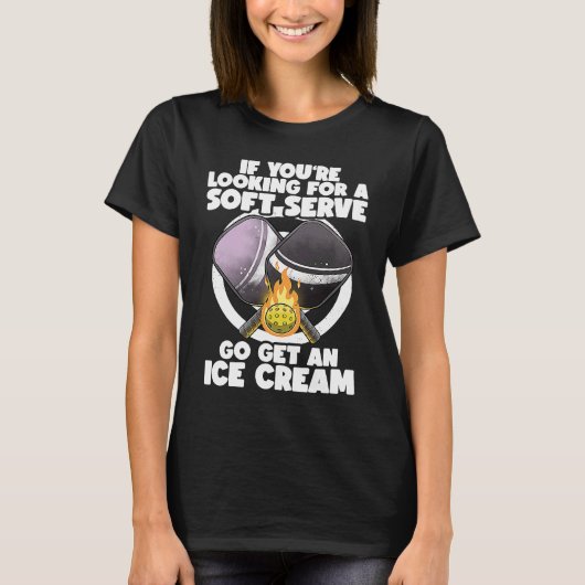 Pickleball Soft Serve  Pickleballer Lucky Pickleba Tシャツ (正面)