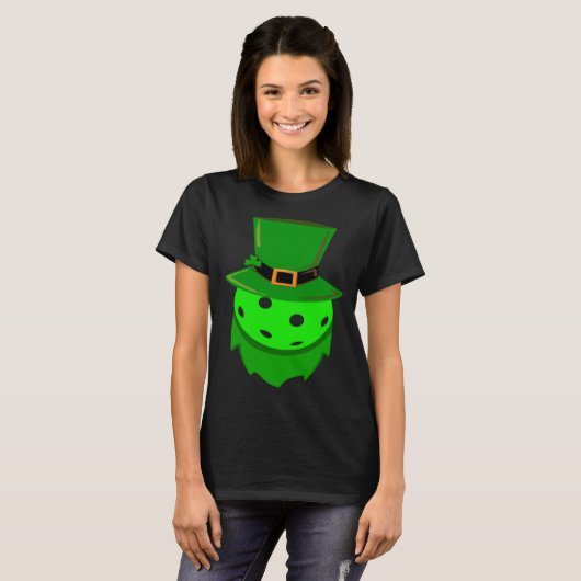 Pickleball St Patricks Day Shamrock Leprechaun Hat Tシャツ (正面フル)