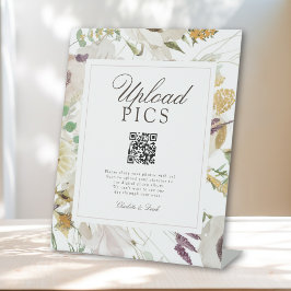  PICS HAPPEN! Modern Spring Wedding Gallery 台座サイン