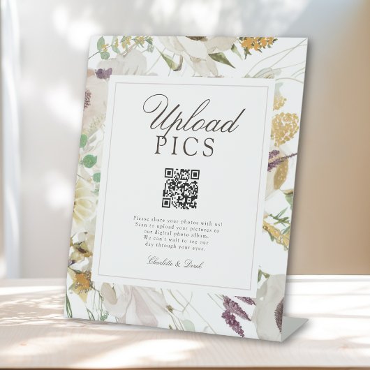  PICS HAPPEN! Modern Spring Wedding Gallery 台座サイン