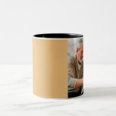 Picture perfect gift for Grandpa ツートーンマグカップ (中央)