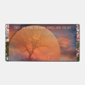 Picturesque Trees Are Poems Earth Writes Upon Sky デスクマット (正面)