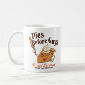 Pies Before Guys - おかしな感謝祭のデザートのダジャレ コーヒーマグカップ (左)