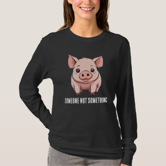 PIG SOMEONE NOT SOMETHING Tシャツ