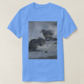 pigeon and Squirrel bonding 2 Tシャツ (デザイン正面)