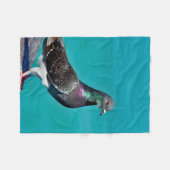 Pigeon With A View フリースブランケット (正面(横))