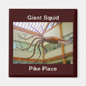 Pike Place Public Market Giant Squid Seattle, WA マグネット (正面)