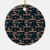 Pilates Reformer Santa Seamless Christmas Patterns セラミックオーナメント (正面)