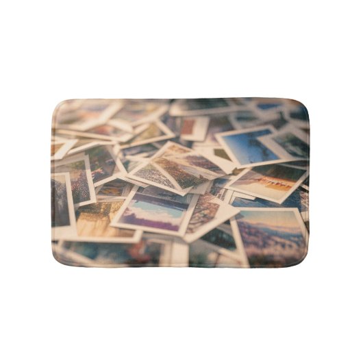Pile of Vintage Photographs バスマット (正面)