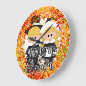 Pilgrim Couple – 感謝と感謝 ラージ壁時計 (傾斜)