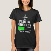 Pilot In Progress Funny Flight School Student Tシャツ (正面)