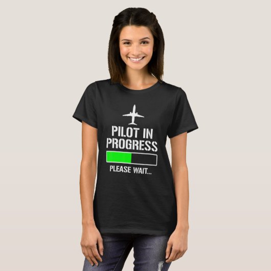 Pilot In Progress Funny Flight School Student Tシャツ (正面フル)