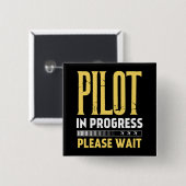 Pilot in Progress – Loading Bar Aviation Design 缶バッジ (正面&裏面)