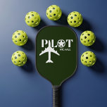 Pilot Typography & Airplane Funny Personalized ピックルボールラケット<br><div class="desc">Serve, smash, and take control of the court with this funny aviation-themed pickleball paddle made for pilots and aviation enthusiasts. Featuring the word PILOT, with the “I” shaped like an airplane and the “O” replaced by a military star insignia, this bold design brings flight-deck confidence straight to game time. Personalize...</div>