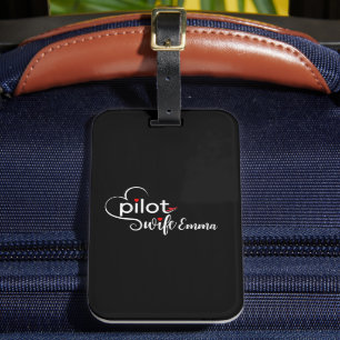 'Pilot Wife' タイポグラフィ&飛行機 シンプルでミニマルなデザイン ラゲッジタグ