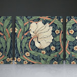 Pimpernelシームレス1/2 William Morris Arts Crafts タイル<br><div class="desc">ウィリアム・モリスの有名なパーペネルパターンを示す2つのミラー化されたセラミックエレガントタイルのこのセットと芸術と工芸運動の時代を超えた美しいを受け入れる。ほこりっぽい青、暖かい黄色、セージの緑の落ち着いた色合いでキャストこれらのタイルは、シンプルさ、自然のモチーフインスパイア、手細工の品質の象徴的なデザイン倫理を反映している。左右に並べて配置すると、タイルはシームレスに続き、宇宙を高める美しい連続性を作り出す。1876年に遡るPimpernel Patternは、その複雑な祝フローラデザインとデザインの流れを乗り越える能力のために長い間続いてきた。美学の永続的な魅力の証ビクトリアン拠だ。デザインビクトリアンは、パーミネルパターンのように、洗練された感覚、豊かな歴史、そして時代を超越した魅力を家庭にもたらすことがモダンできる。マッチするタイルは私の店の同じコレクションで見つけることができ、あなたの生活宇宙の中で調和のとれたデザイン物語を作成することができる。このタイルは歴史的な技巧を尊重するだけでなく、洗練された優雅さのtouchをインテリアに与えコンテンポラリーる。</div>