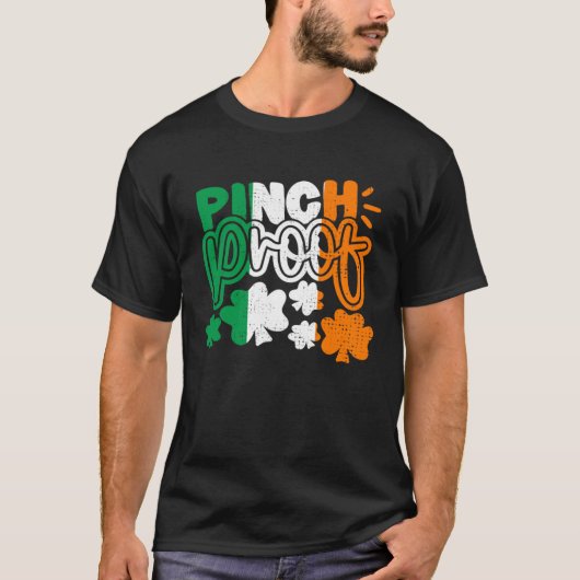 Pinch Proof Shamrock C St Patricks Day Irish Flag Tシャツ (正面)