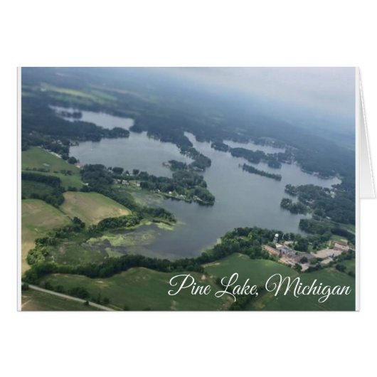 pine湖の空中写真 (正面横)