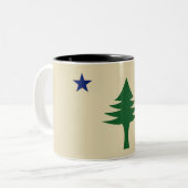 Pine tree and star 1901 flag of Maine State ツートーンマグカップ (正面左)