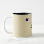 Pine tree and star 1901 flag of Maine State ツートーンマグカップ (左)