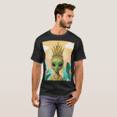 Pineapple Alien – Tropical Funny Fruit Art Tシャツ (正面フル)