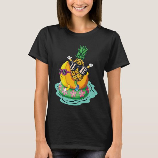 Pineapple Banana Chill Summer Vacation Relax Tropi Tシャツ (正面)