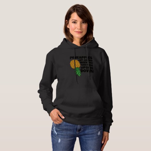 Pineapple Get Juicier When Upside Down Swinger Men パーカ (正面フル)
