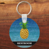 Pineapple on海バックグラウンドトイレ キーホルダー (正面)