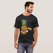 Pineapple Rainbow Flag Hawaiian Gay Pride LGBT Tシャツ (正面フル)