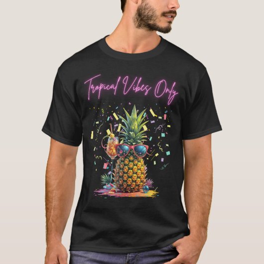 Pineapple with Tropical Vibes Tシャツ (正面)