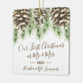 Pinecone私たちの初めてのクリスマスはMr.そしてミセス セラミックオーナメント (左)