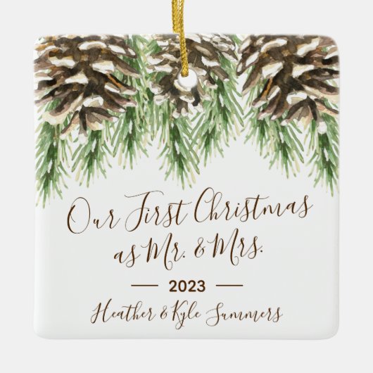 Pinecone私たちの初めてのクリスマスはMr.そしてミセス セラミックオーナメント (正面)