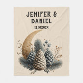 Pinecones and Crescent Moon Winter Love フリースブランケット (正面)