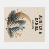 Pinecones and Crescent Moon Winter Love フリースブランケット (正面(横))