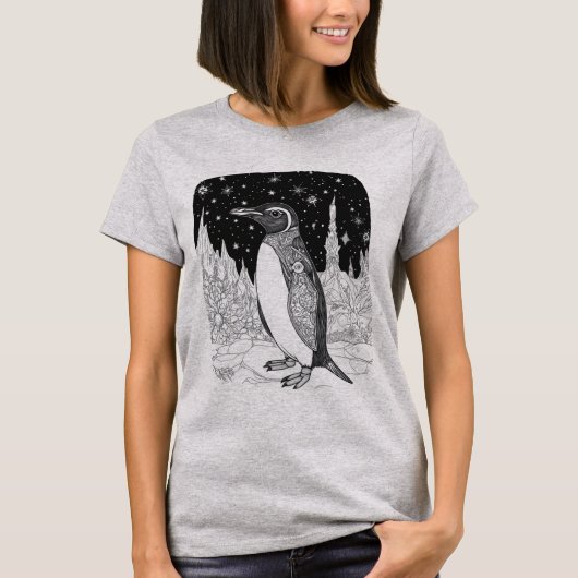 Pinguin bei Nacht unter magischem Sternenhimmel Tシャツ (正面)