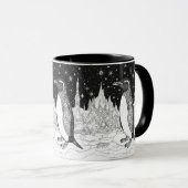 Pinguin im Eis unter nächtlichem Sternenhimmel マグカップ (正面右)