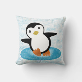 Pingüino patinando en la nieve クッション