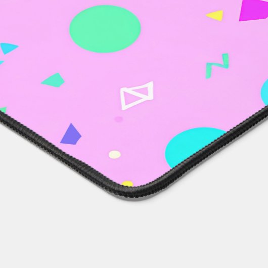 Pink 80s Memphis Geometric Pattern デスクマット (コーナー)