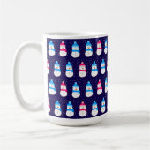 Pink and Blue Winter Snowmen コーヒーマグカップ (左)