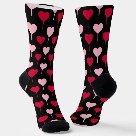 Pink and Red Hearts Pattern Black Socks ソックス (傾斜あり)