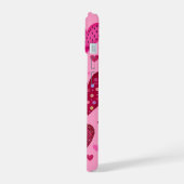 Pink and Red Patterned Hearts iPhone 15ケース (左側面)